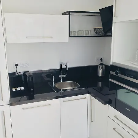 Les Acacias Apartment