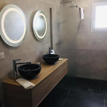 Les Acacias Apartment