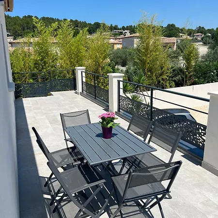 Les Acacias Apartment *