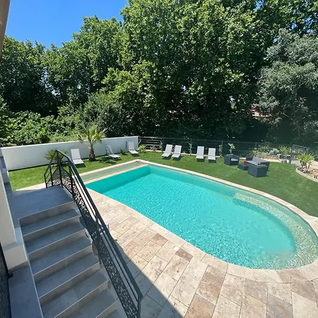 Les Acacias Apartment