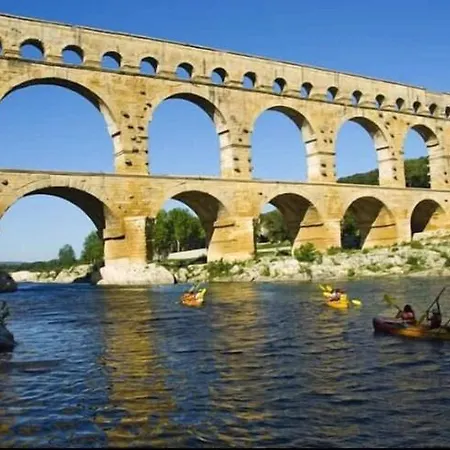 Les Acacias Apartment